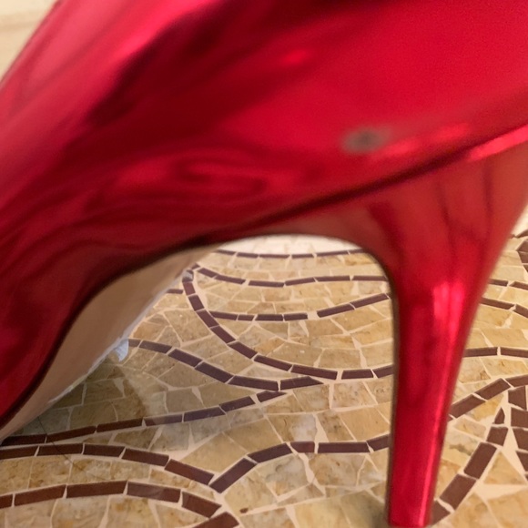 Gianvito Rossi Red Metallic Leather Pumps - Picture 3 of 6